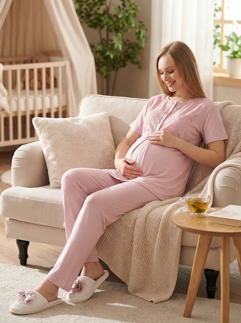 Pudra Kısa Kollu Dantel İşlemeli Emzirme Özellikli Sabahlıklı Lohusa Pijama Takımı-3461
