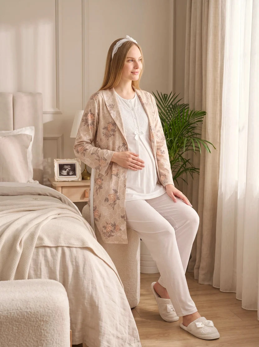 Ekru Dantel İşlemeli Emzirme Özellikli Çiçek Desenli Sabahlıklı Lohusa Pijama Takımı-3465